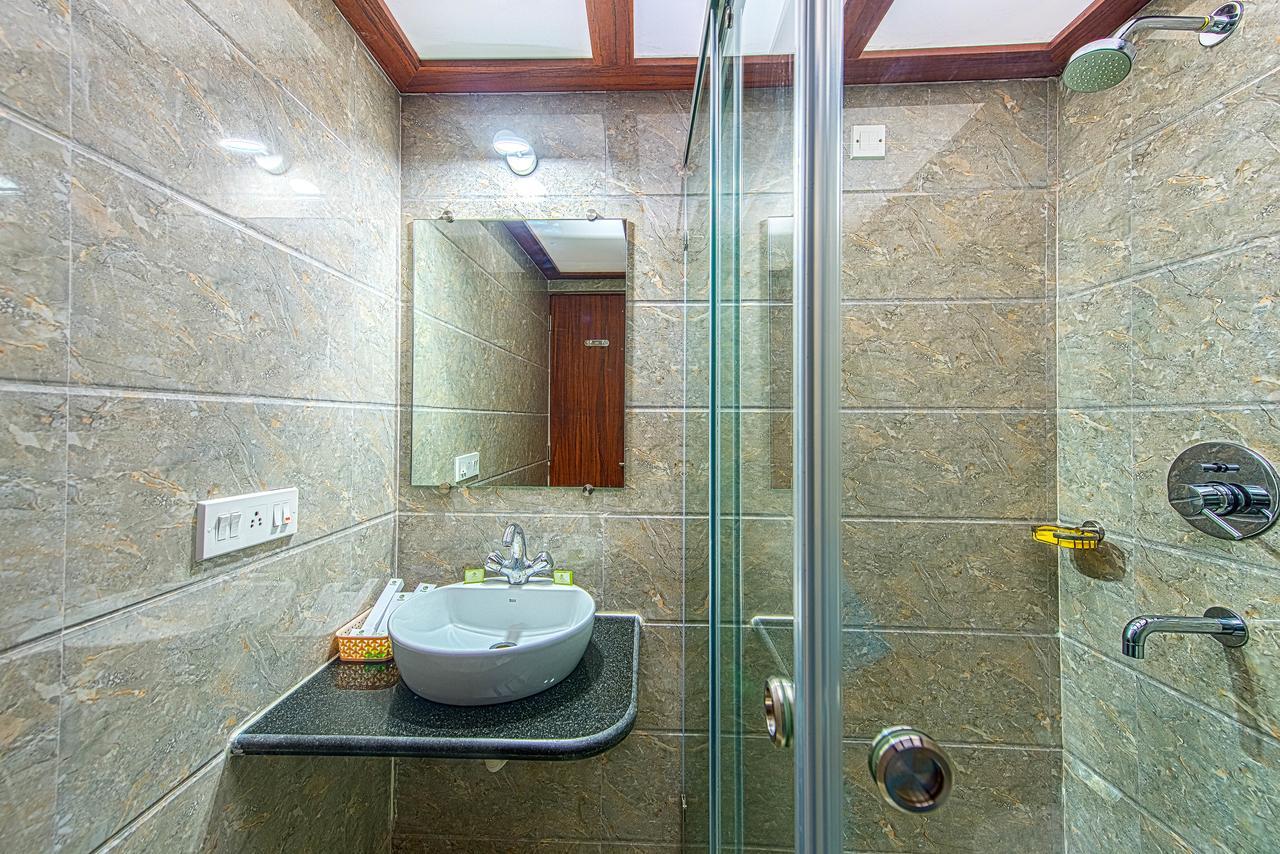 Treebo Globe International Hotel Колката Екстериор снимка