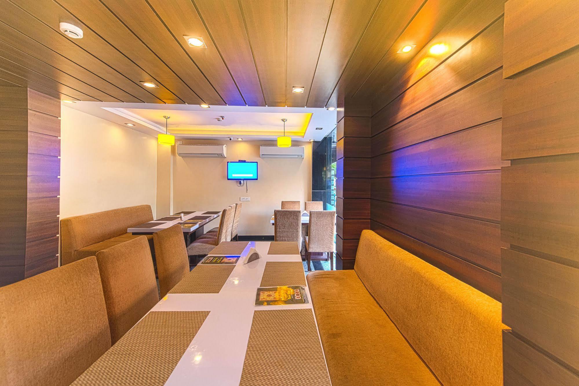 Treebo Globe International Hotel Колката Екстериор снимка