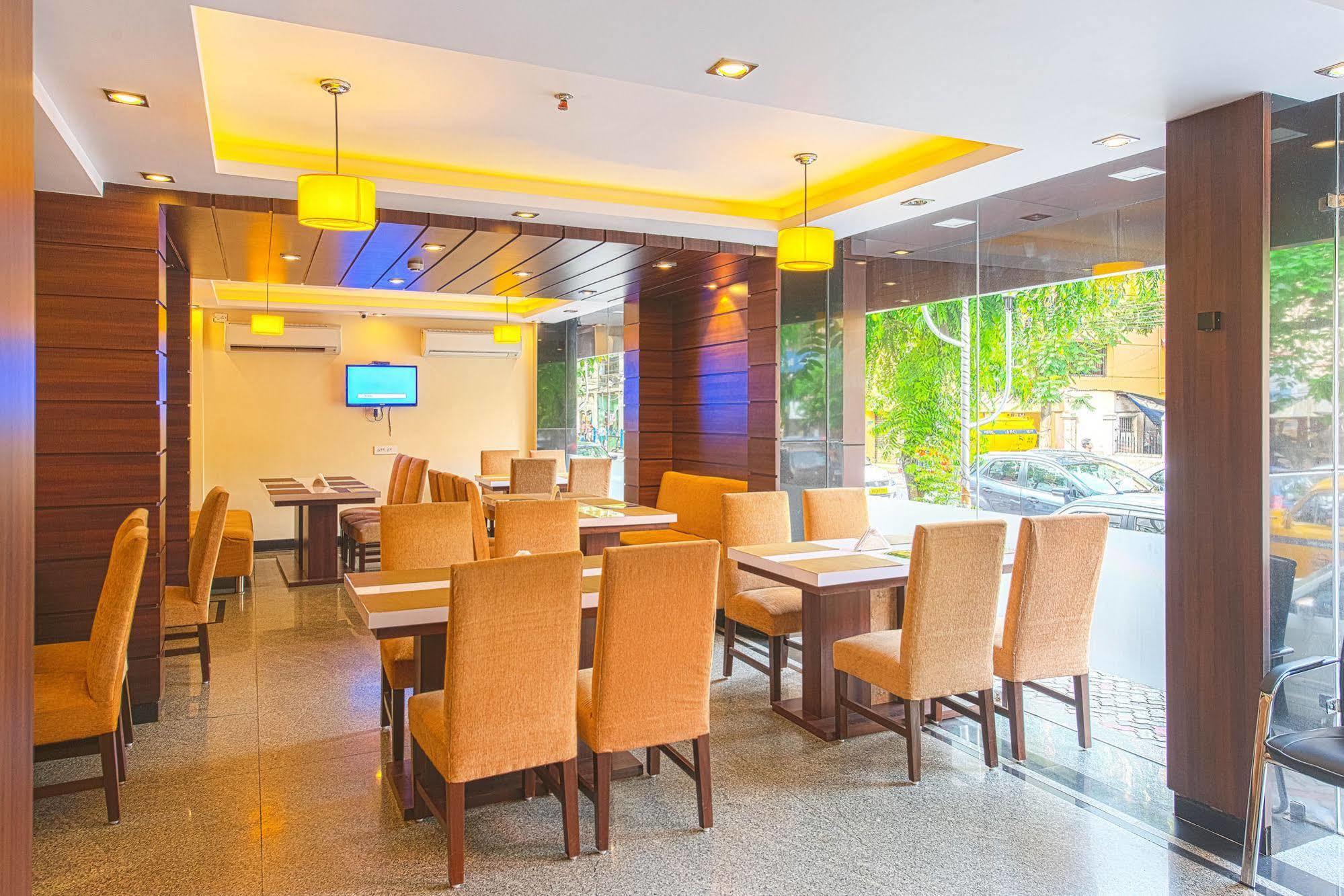 Treebo Globe International Hotel Колката Екстериор снимка