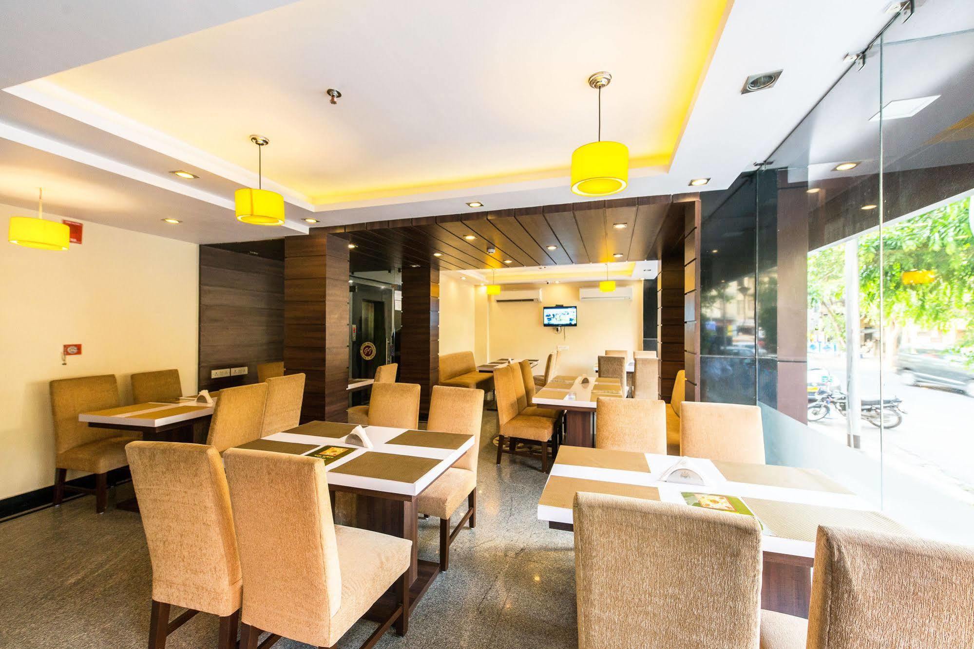 Treebo Globe International Hotel Колката Екстериор снимка